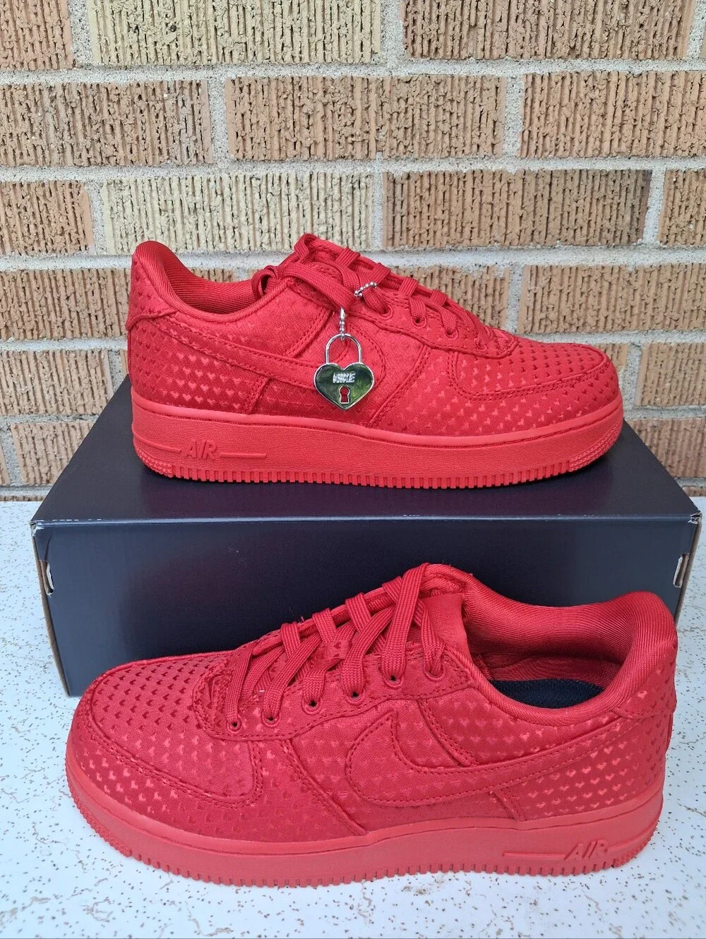 NEW Air Force 1 '07 LOW SE Women Sz 9 University Red/University Red